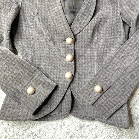 SOLD Giorgio Armani blazer - Picture 5 of 11